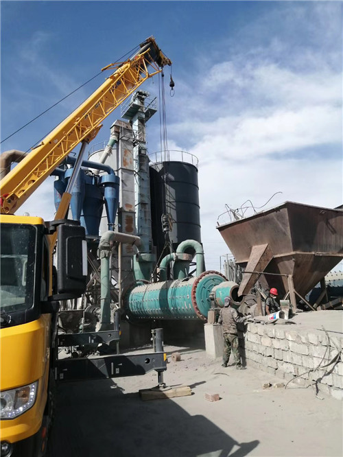 巩义市设备搬运等各类工程项目中，吊车起着关键作用